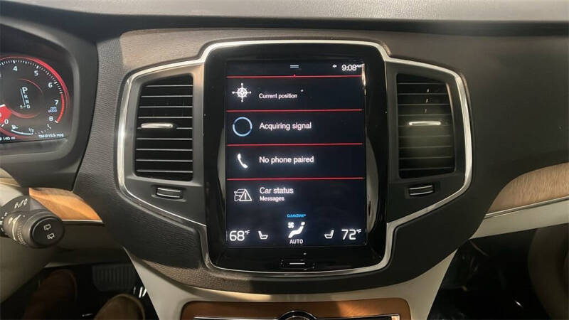 2022 Volvo XC90 T6 Momentum 7-Passenger