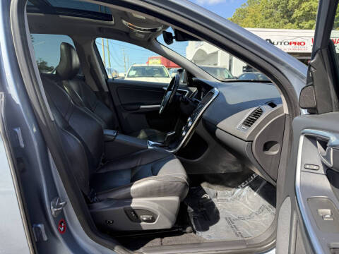 2017 Volvo XC60 T6 Dynamic