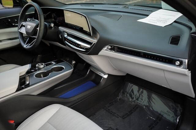 2024 Cadillac LYRIQ Luxury 1