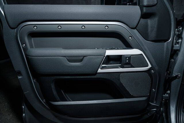 2022 Land Rover Defender 110 SE