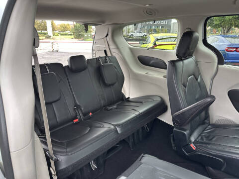 2020 Chrysler Pacifica Touring L