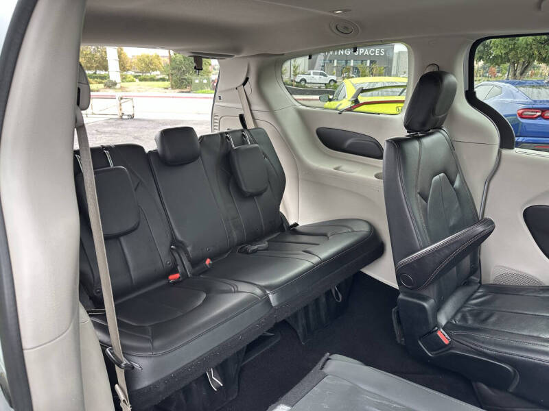 2020 Chrysler Pacifica Touring L