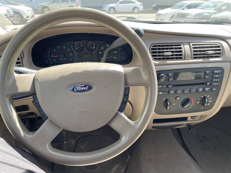 2006 Ford Taurus SE