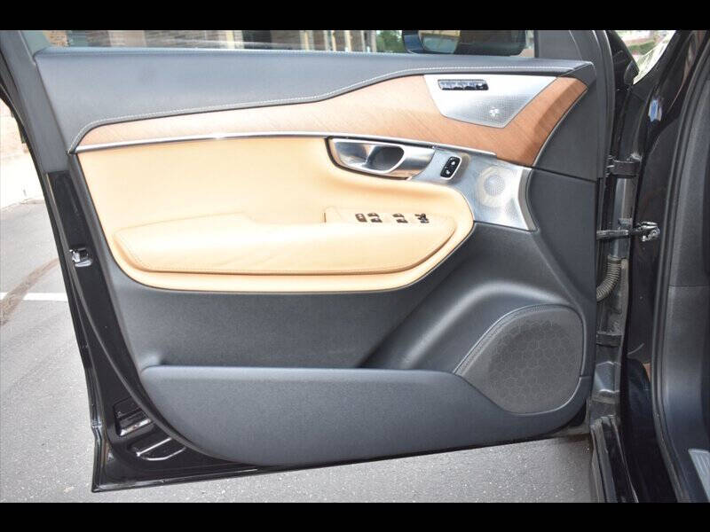 2017 Volvo XC90 T8 eAWD Inscription