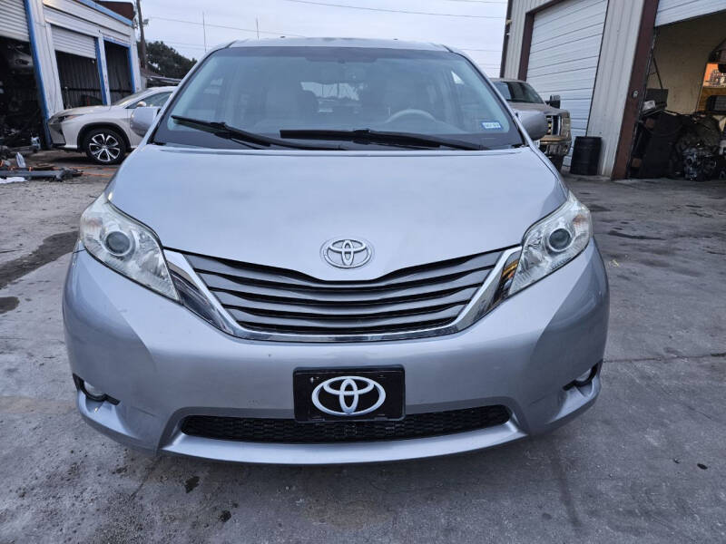 2013 Toyota Sienna for sale at Tunniks Global Motors in Houston TX