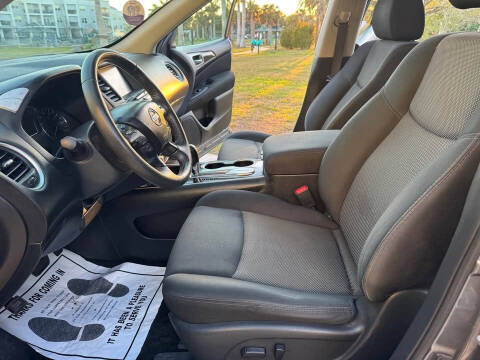 2017 Nissan Pathfinder SV