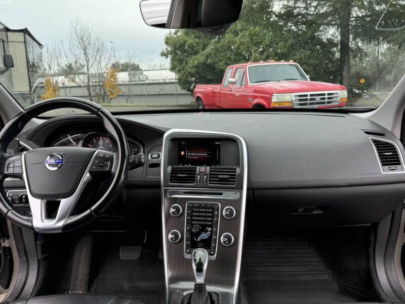 2016 Volvo XC60 T5 Drive-E Premier