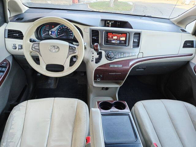 2014 Toyota Sienna XLE 7-Passenger