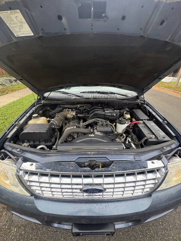 2004 Ford Explorer XLT