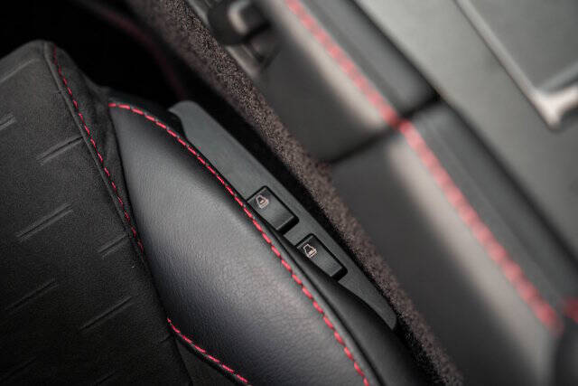2015 Aston Martin V8 Vantage 25