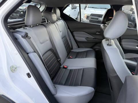 2022 Nissan Kicks SR