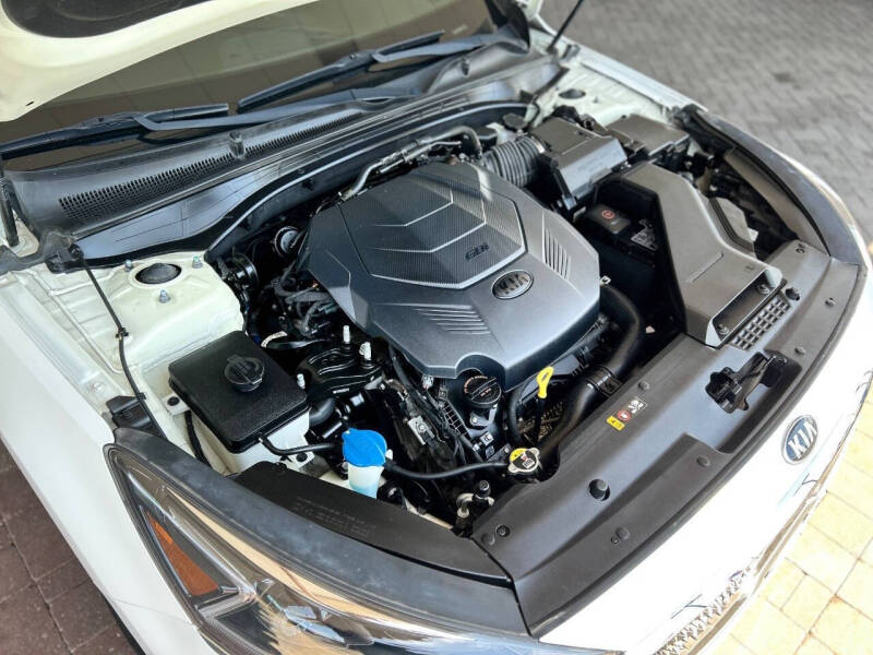 2017 Kia Cadenza Premium