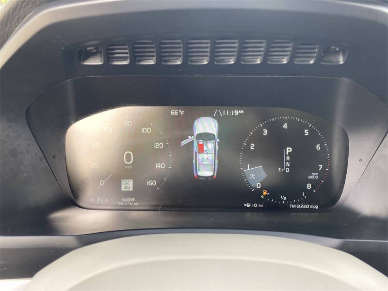 2016 Volvo XC90 T5 Momentum