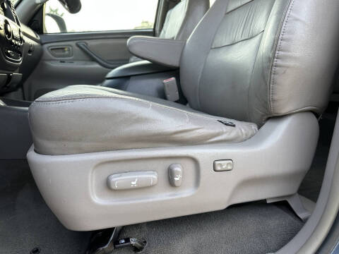 2005 Toyota Sequoia SR5