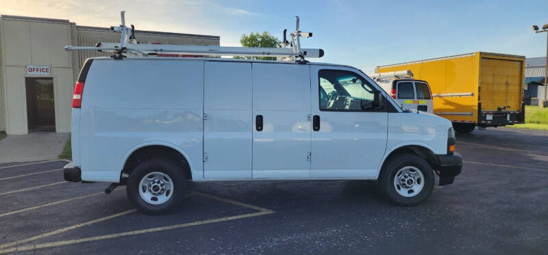 2022 GMC Savana Cargo Work Van photo 5