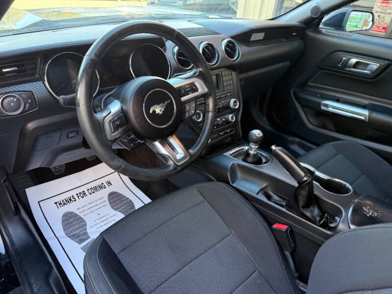 2017 Ford Mustang V6