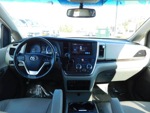 2015 Toyota Sienna XLE 8-Passenger