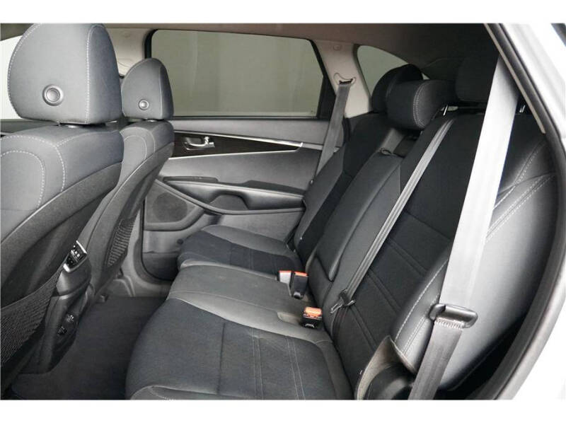 2020 Kia Sorento S V6