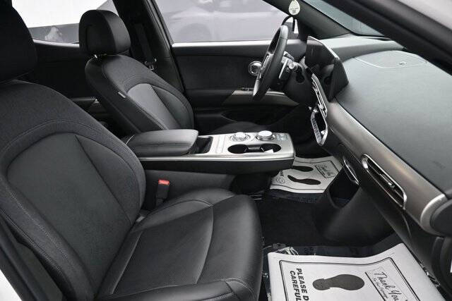 2025 Genesis GV60 Standard