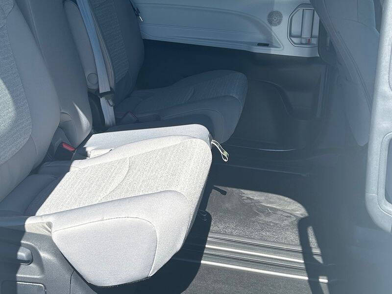 2025 Toyota Sienna LE 8-Passenger