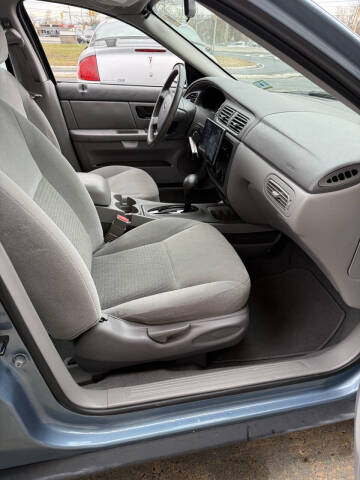 2006 Ford Taurus SE