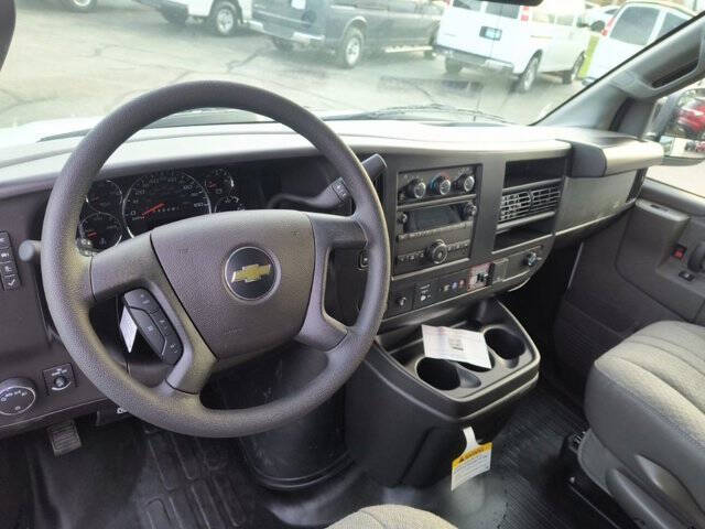 2025 Chevrolet Express 3500