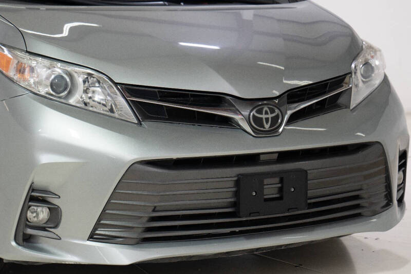 2020 Toyota Sienna XLE Premium 8-Passenger