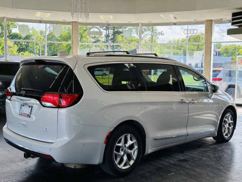 2017 Chrysler Pacifica Touring-L Plus