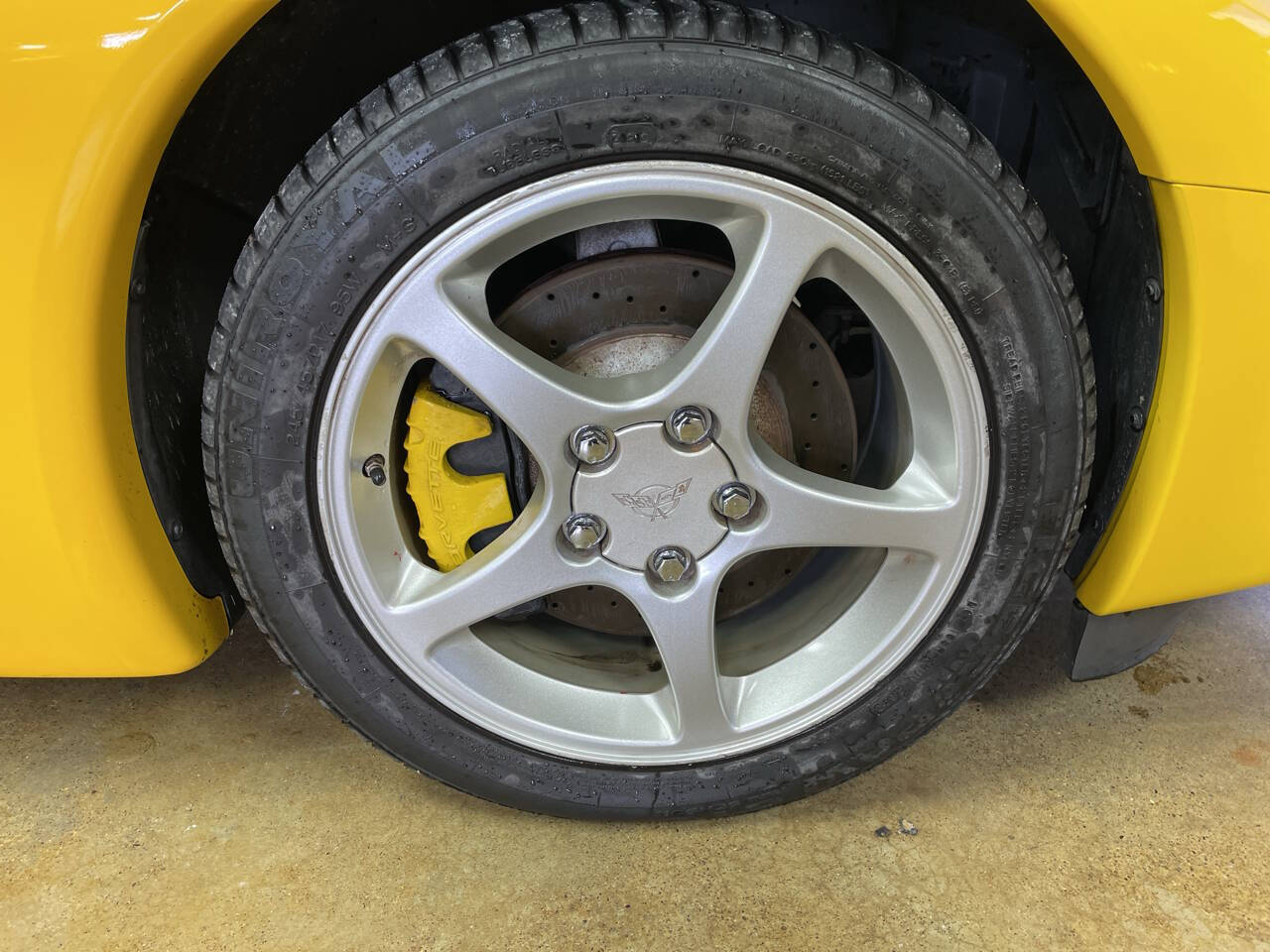 2004 Chevrolet Corvette 26