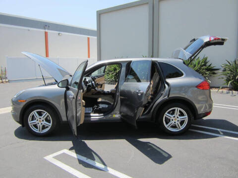 2014 Porsche Cayenne Platinum