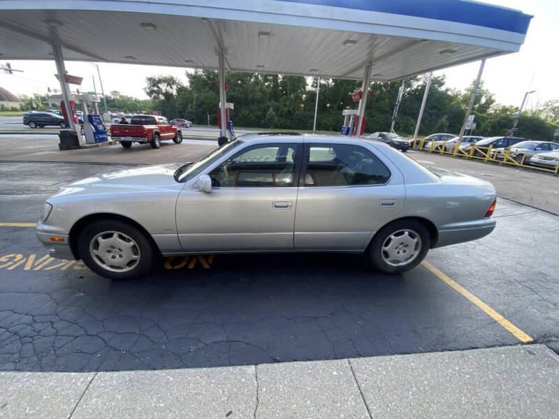 2000 Lexus LS 400