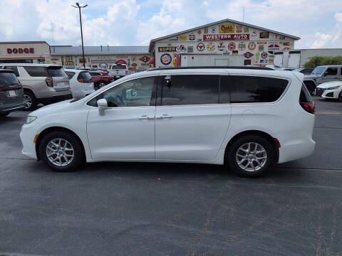 2022 Chrysler Pacifica Touring L