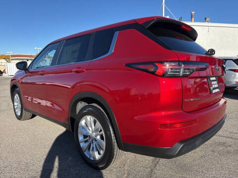 2025 Mitsubishi Outlander ES