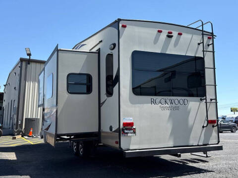 2017 Rockwood 8244BS