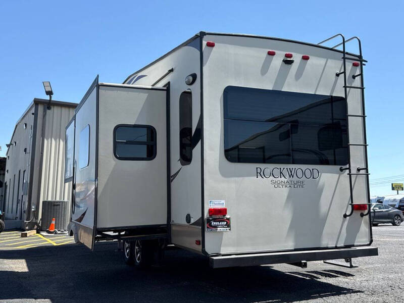 2017 Rockwood 8244BS