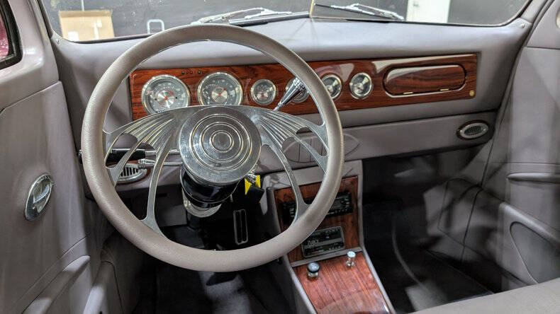 1937 Ford Deluxe
