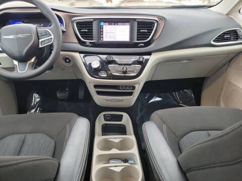 2024 Chrysler Voyager LX