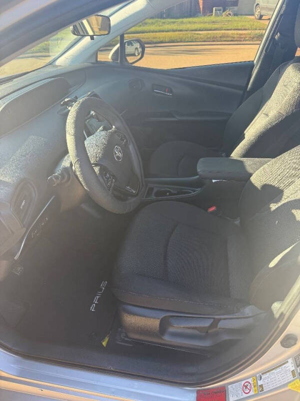 2020 Toyota Prius LE