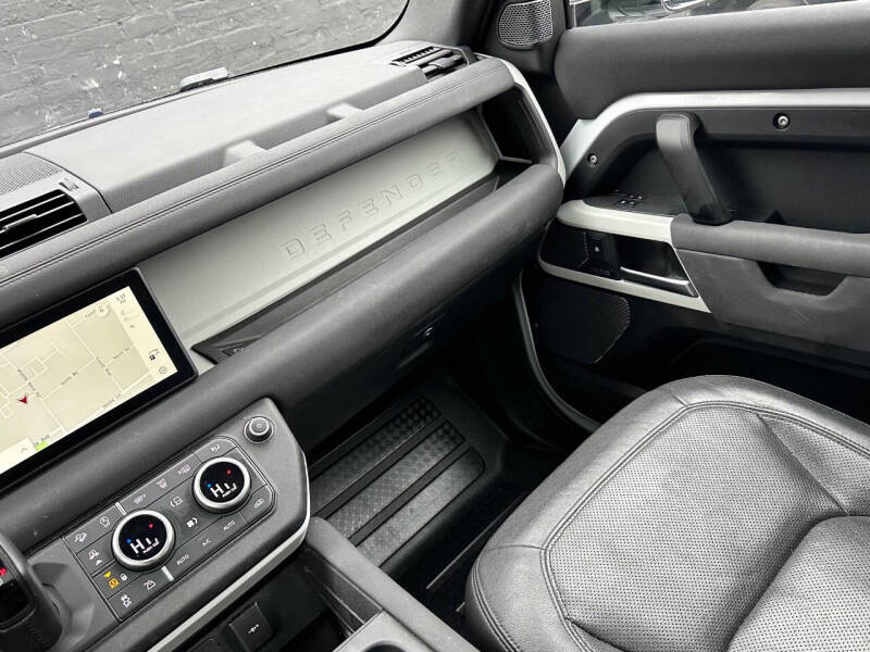 2023 Land Rover Defender 110 SE