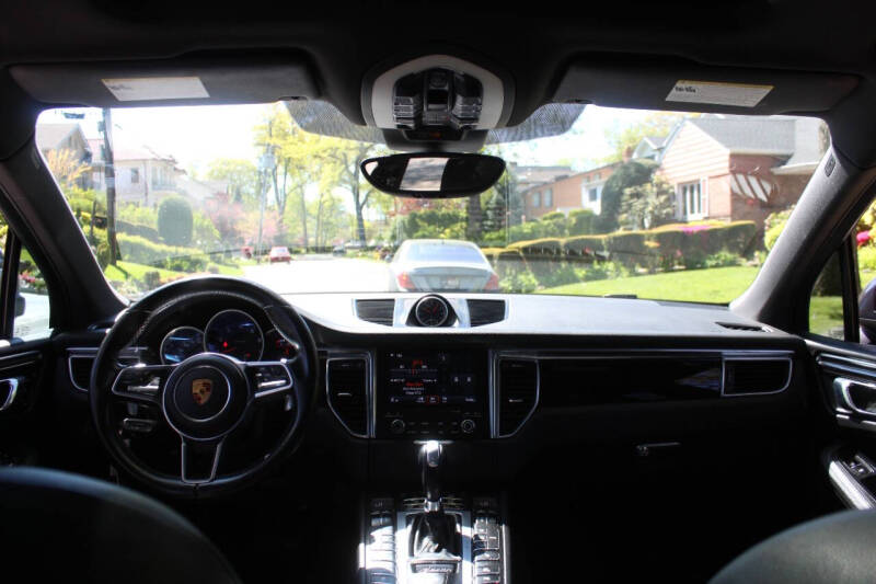 2017 Porsche Macan