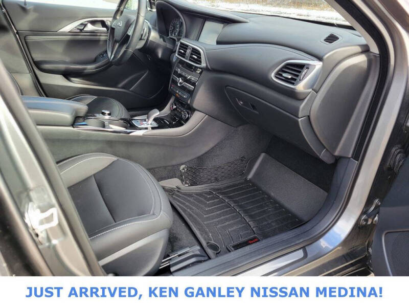 2018 Infiniti QX30 Premium