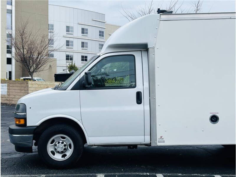 2019 Chevrolet Express Cutaway Base photo 13