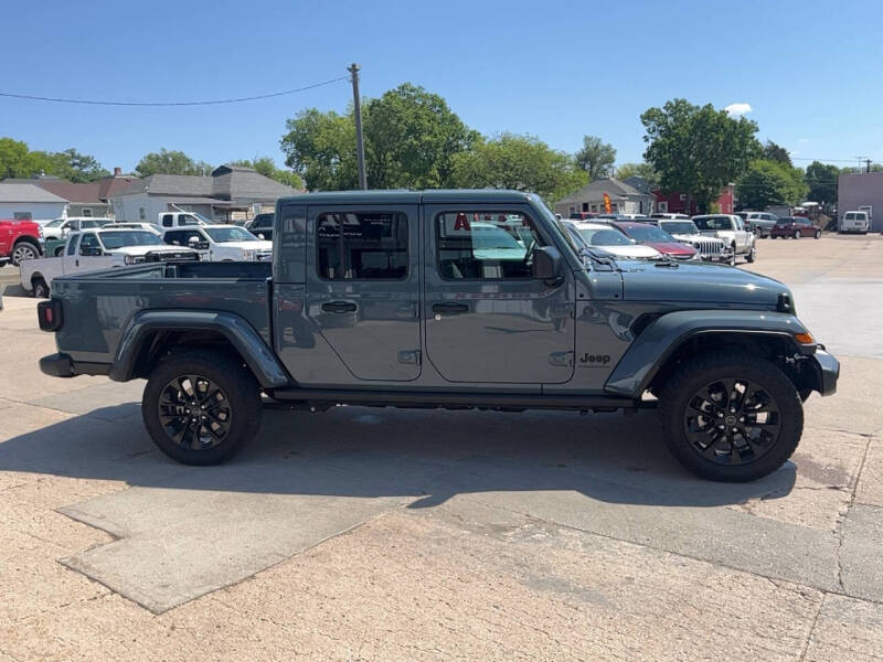 2024 Jeep Gladiator Sport
