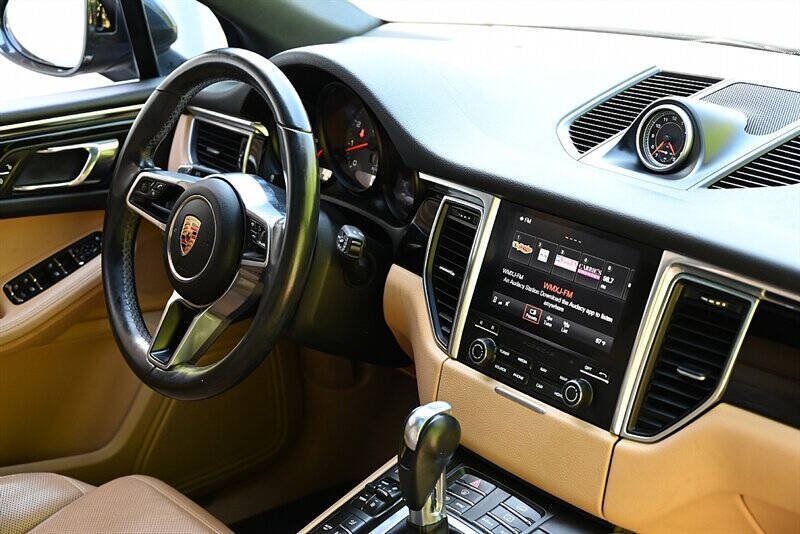 2017 Porsche Macan 22