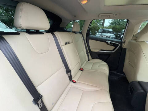 2016 Volvo XC60 T6 Drive-E