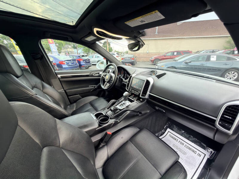 2017 Porsche Cayenne Platinum Edition