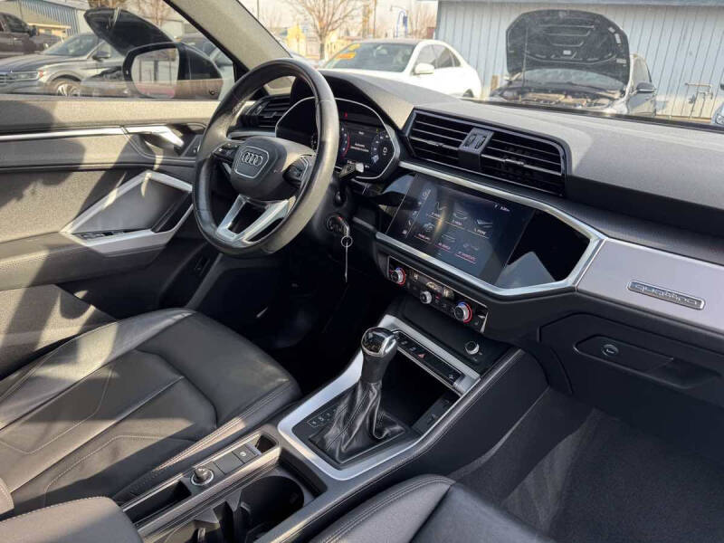 2021 Audi Q3 quattro Premium 40 TFSI