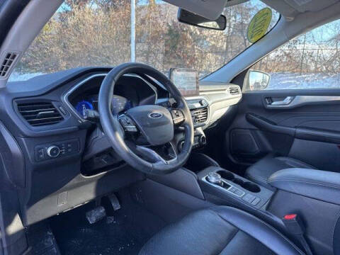 2022 Ford Escape Hybrid Titanium