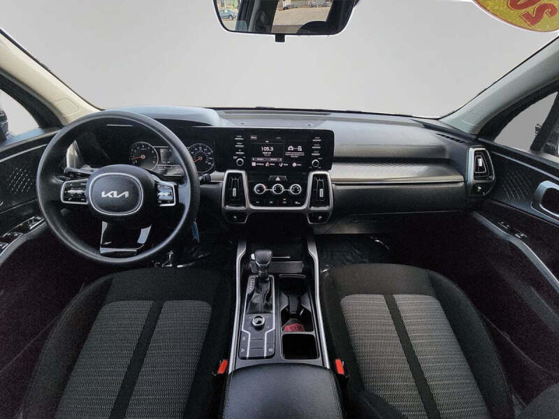 2022 Kia Sorento LX
