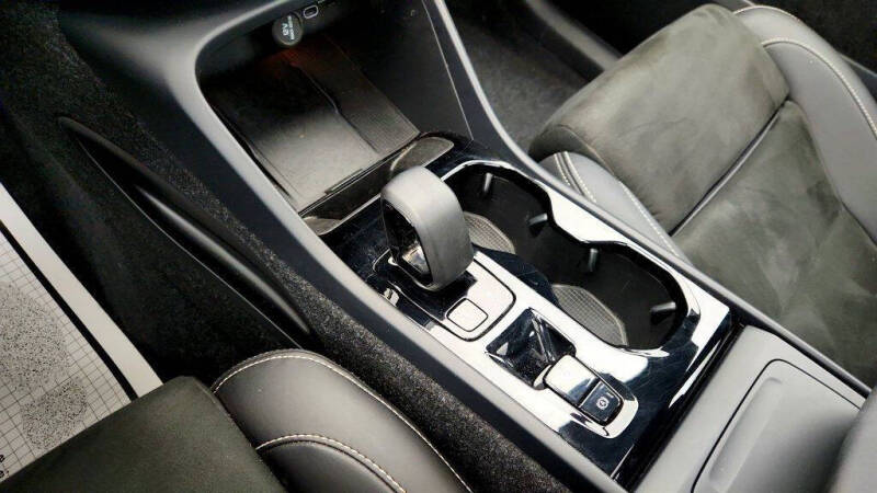 2025 Volvo XC40 B5 Plus Dark Theme